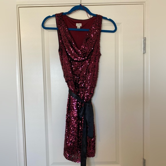Burgundy sequin Cache cowl neck mini dress with black satin ribbon. Size 4. - Picture 4 of 5